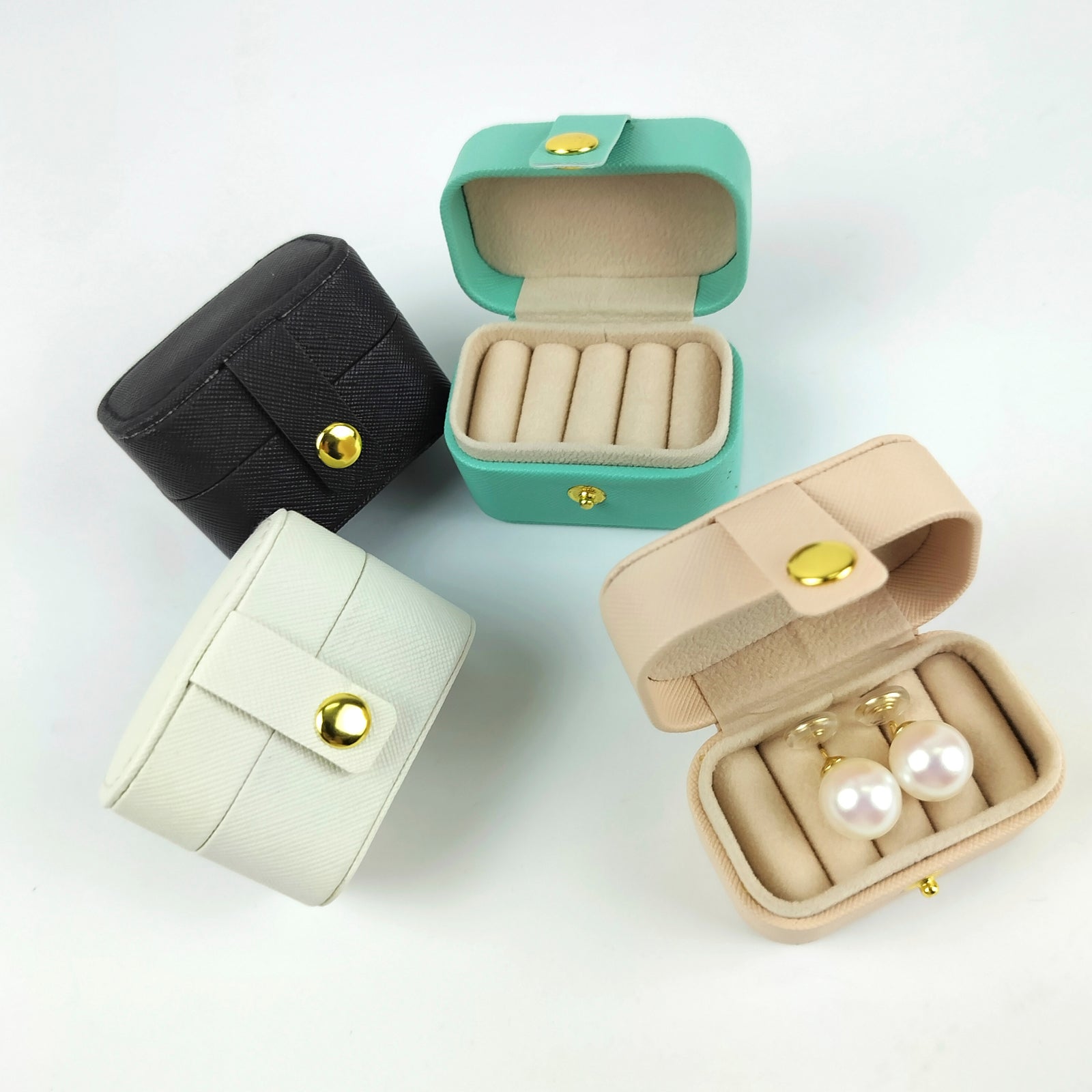 Travel jewelry case